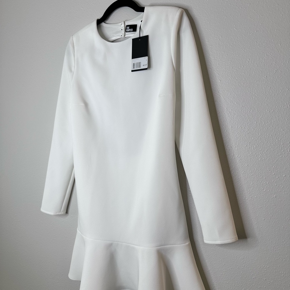 Elegant White Long Sleeve Dress - Picture 3 of 9